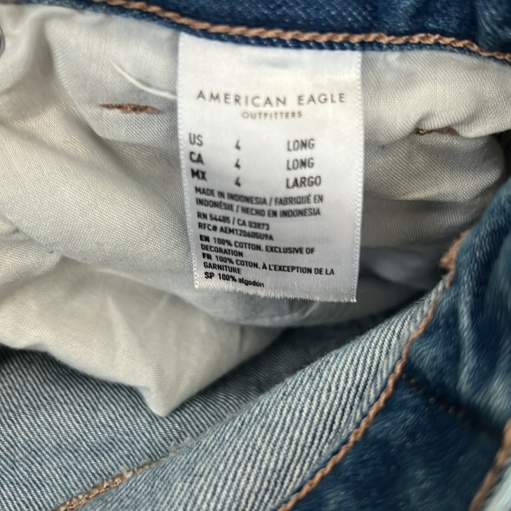 American Eagle Highest Rise Mom Jeans Size 4 Long Distressed Medium Wash - Picture 7 of 7